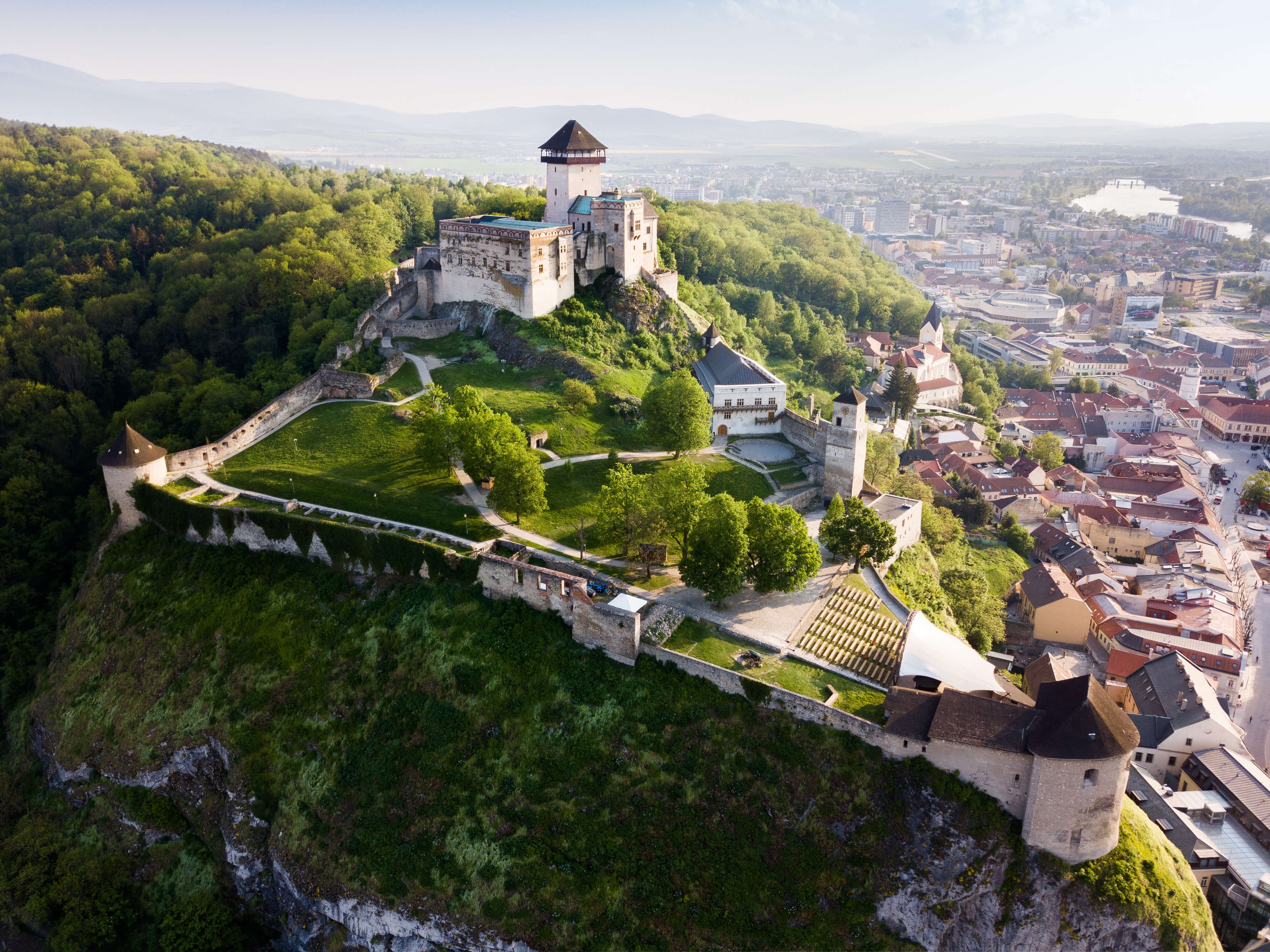 autopozicovna-trenčiansky_hrad